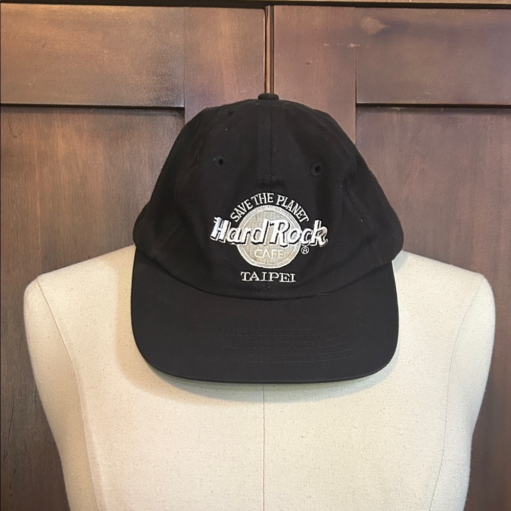 Rare Hard Rock Cafe Taipei All Black Cap